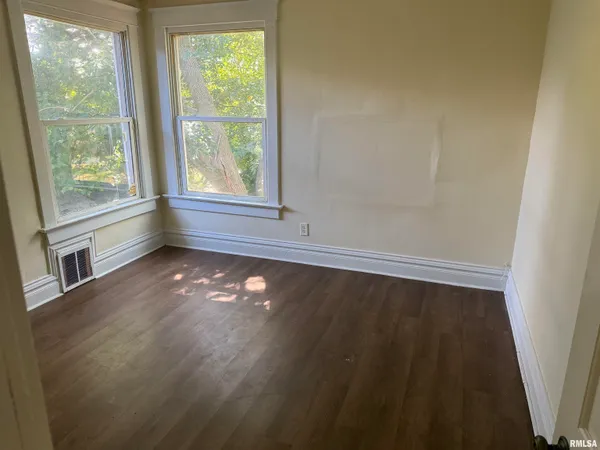 $47,500 | 704 East La Salle Street, Peoria, IL 61603