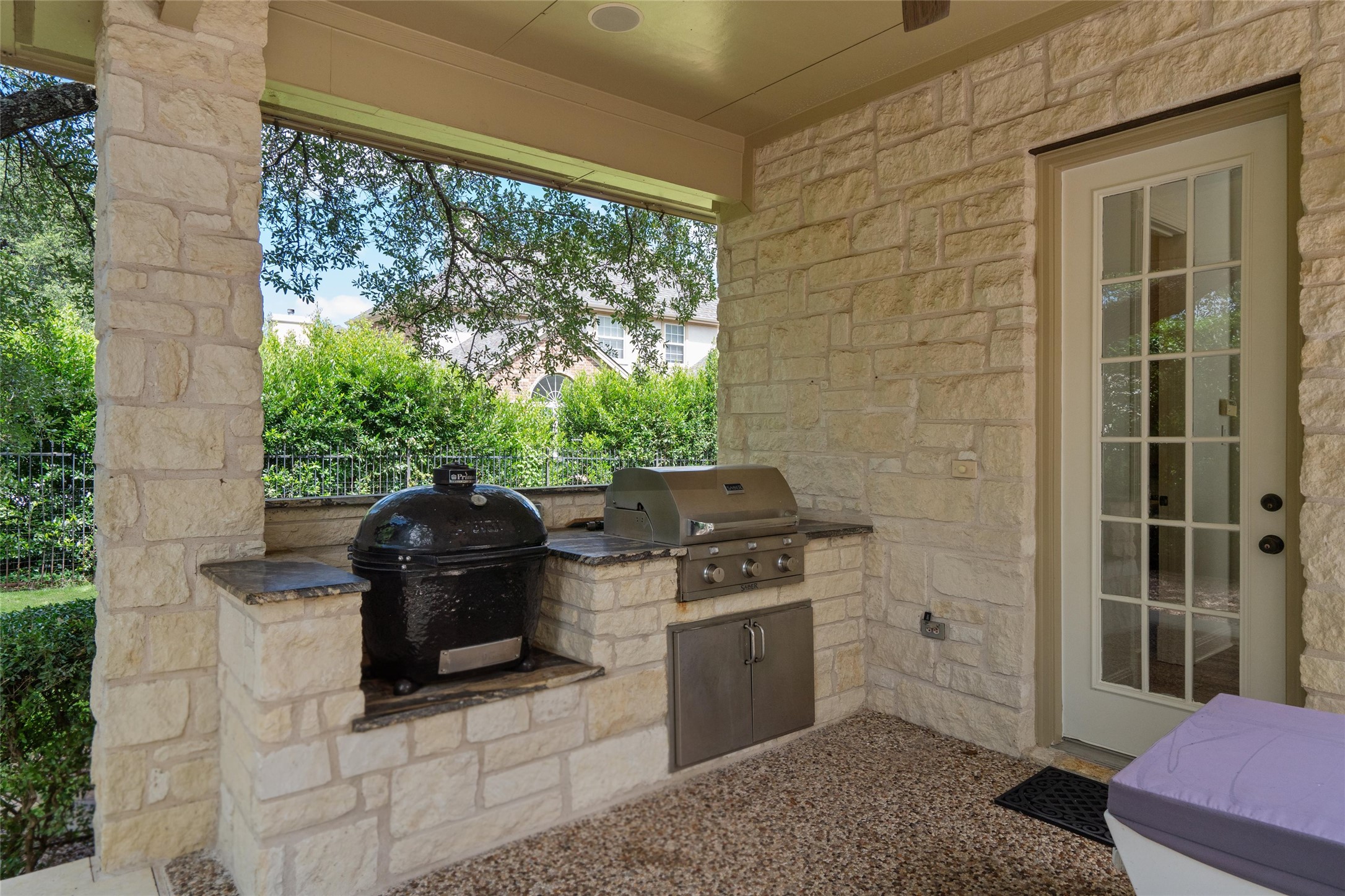 4313 Rio Robles Drive Austin, TX 78746 - Photo 32 of 40 An inviting outdoor kitchen area with built-in barbecue and smoker, ideal for al fresco dining.