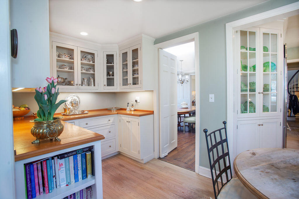 399 Laurel Road New Canaan, CT 06840 - Photo 11 of 37 399Laurel-36