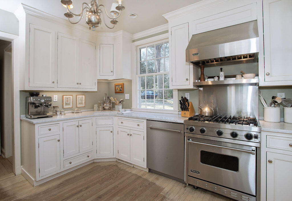 399 Laurel Road New Canaan, CT 06840 - Photo 13 of 37 399Laurel-33