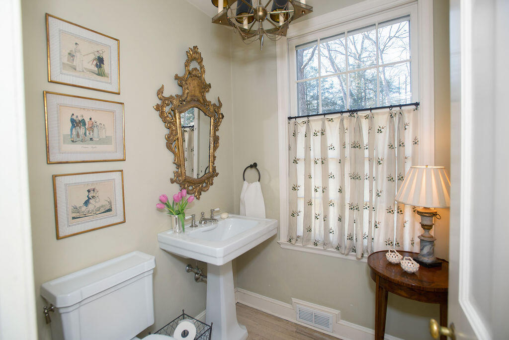 399 Laurel Road New Canaan, CT 06840 - Photo 18 of 37 399Laurel-28