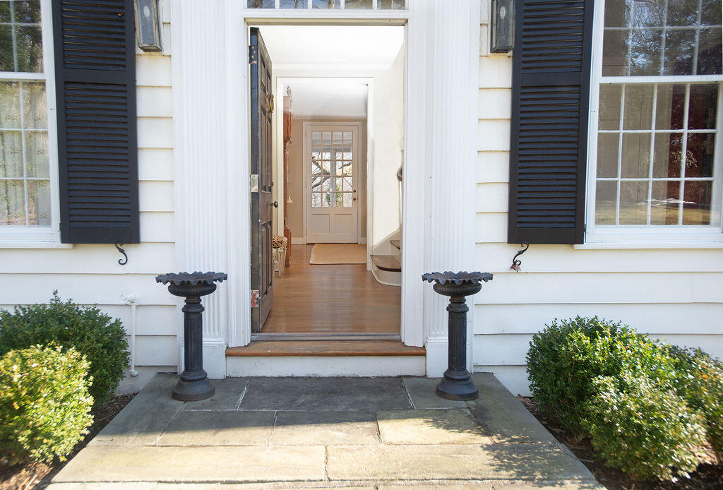 399 Laurel Road New Canaan, CT 06840 - Photo 2 of 37 399Laurel-61