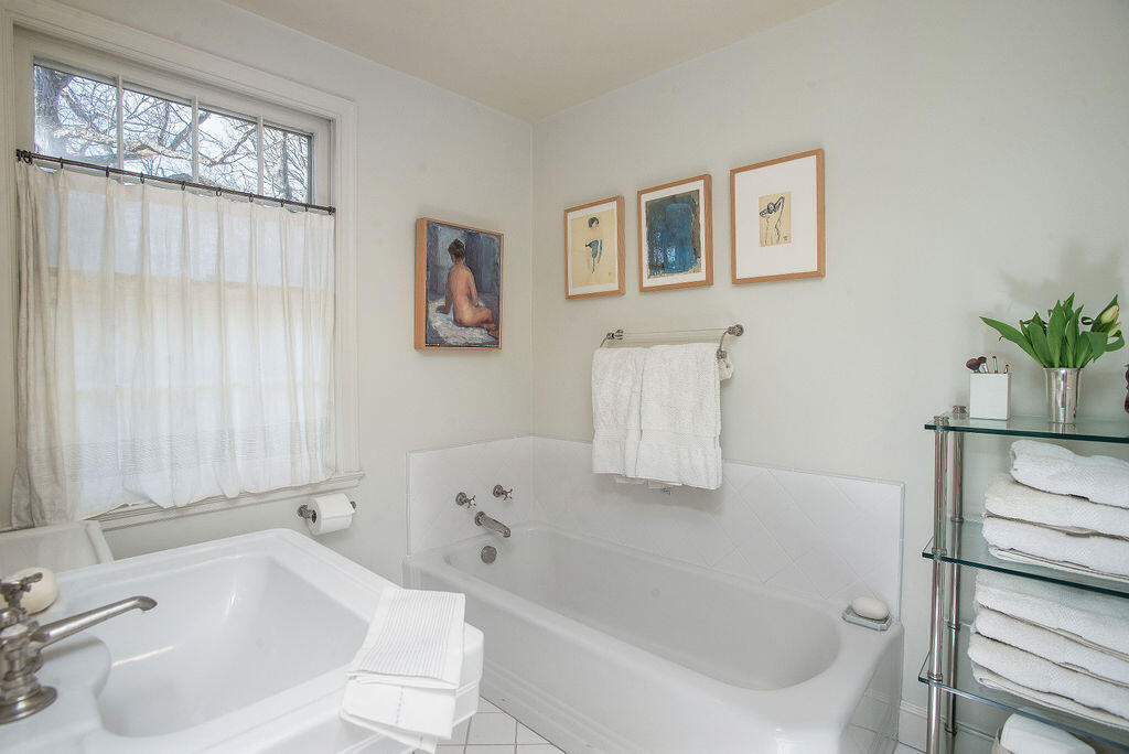 399 Laurel Road New Canaan, CT 06840 - Photo 26 of 37 399Laurel-18