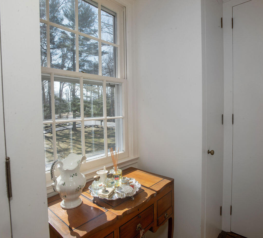 399 Laurel Road New Canaan, CT 06840 - Photo 28 of 37 399Laurel-19