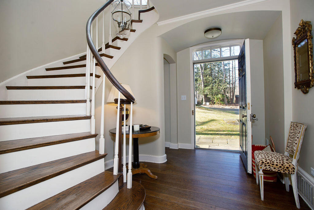 399 Laurel Road New Canaan, CT 06840 - Photo 4 of 37 399Laurel-57