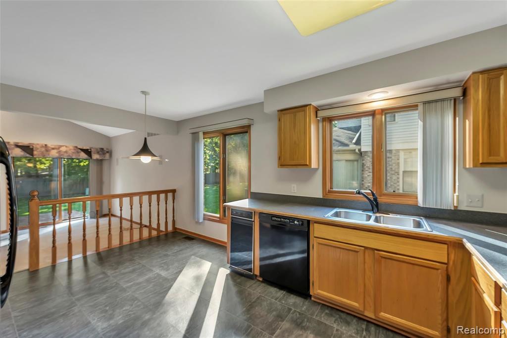 44767 Glengarry Road Canton, MI 48188 - Photo 15 of 34