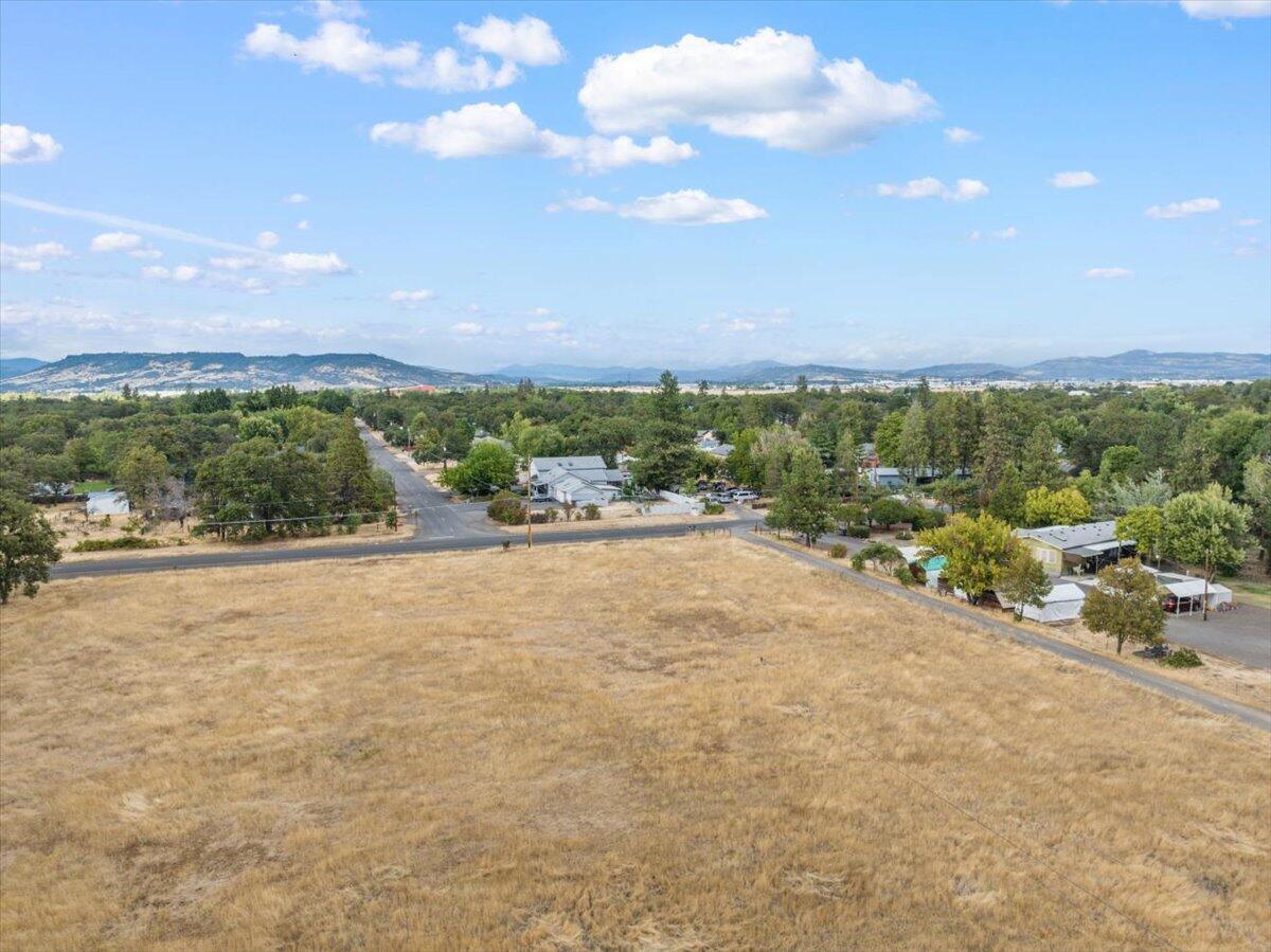 629 Gibbon Road Central Point, OR 97502 - Photo 21 of 28 1