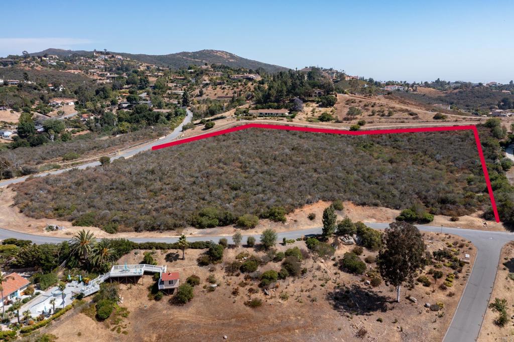 Elevado Rd Vista Vista, CA 92084 - Photo 6 of 11