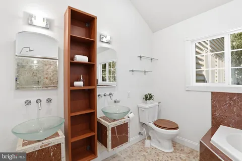 $925,000 | 4105 Wexford Drive, Kensington, MD 20895