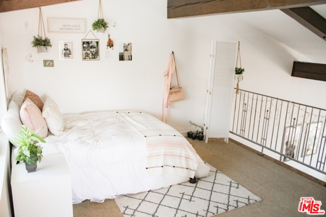 28362 Rey De Copas Lane Malibu, CA 90265 - Photo 11 of 17