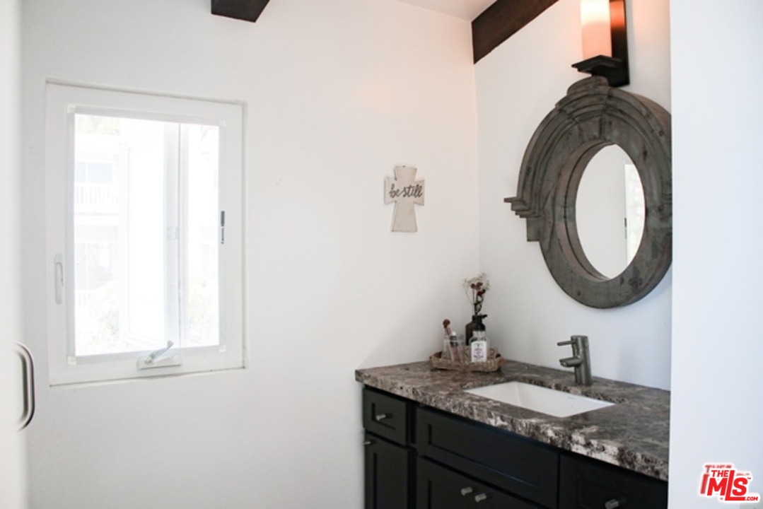 28362 Rey De Copas Lane Malibu, CA 90265 - Photo 12 of 17