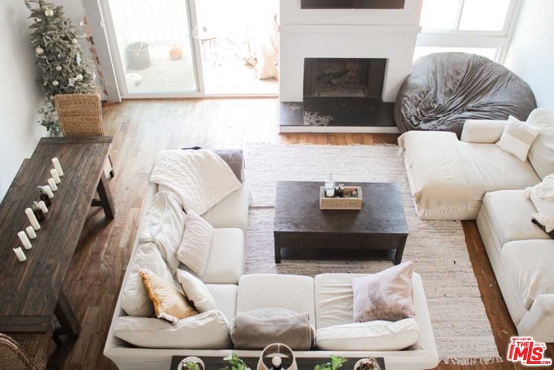 28362 Rey De Copas Lane Malibu, CA 90265 - Photo 2 of 17