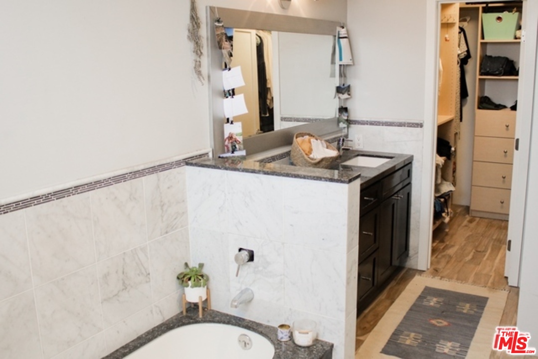 28362 Rey De Copas Lane Malibu, CA 90265 - Photo 9 of 17