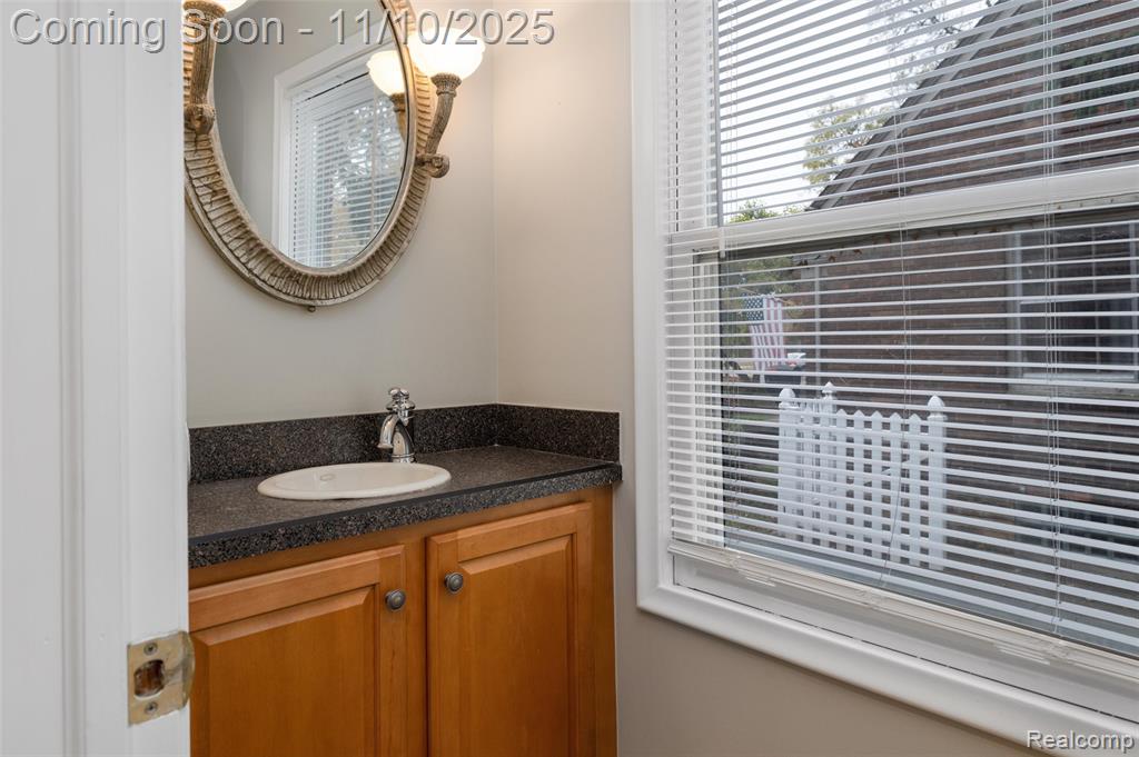 20727 Marter Road Grosse Pointe Woods, MI 48236 - Photo 6 of 29