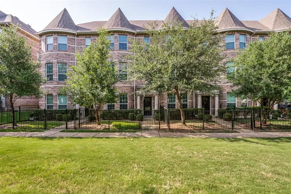 $2,200 | 2500 Rockbrook Drive, Unit B82, Lewisville, TX 75067