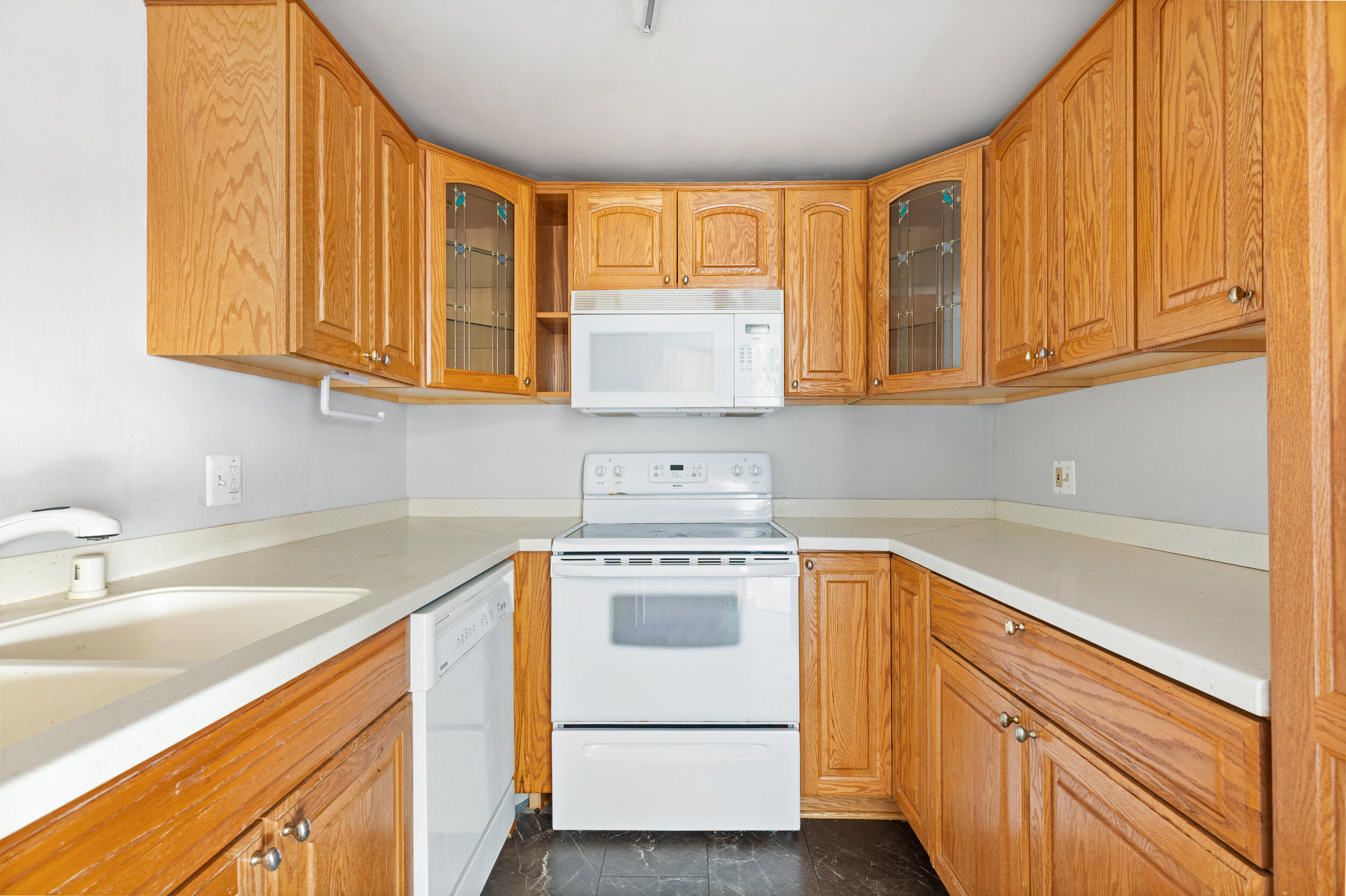 1633 North Prospect Avenue, Unit 3E Milwaukee, WI 53202 - Photo 4 of 22 Kitchen