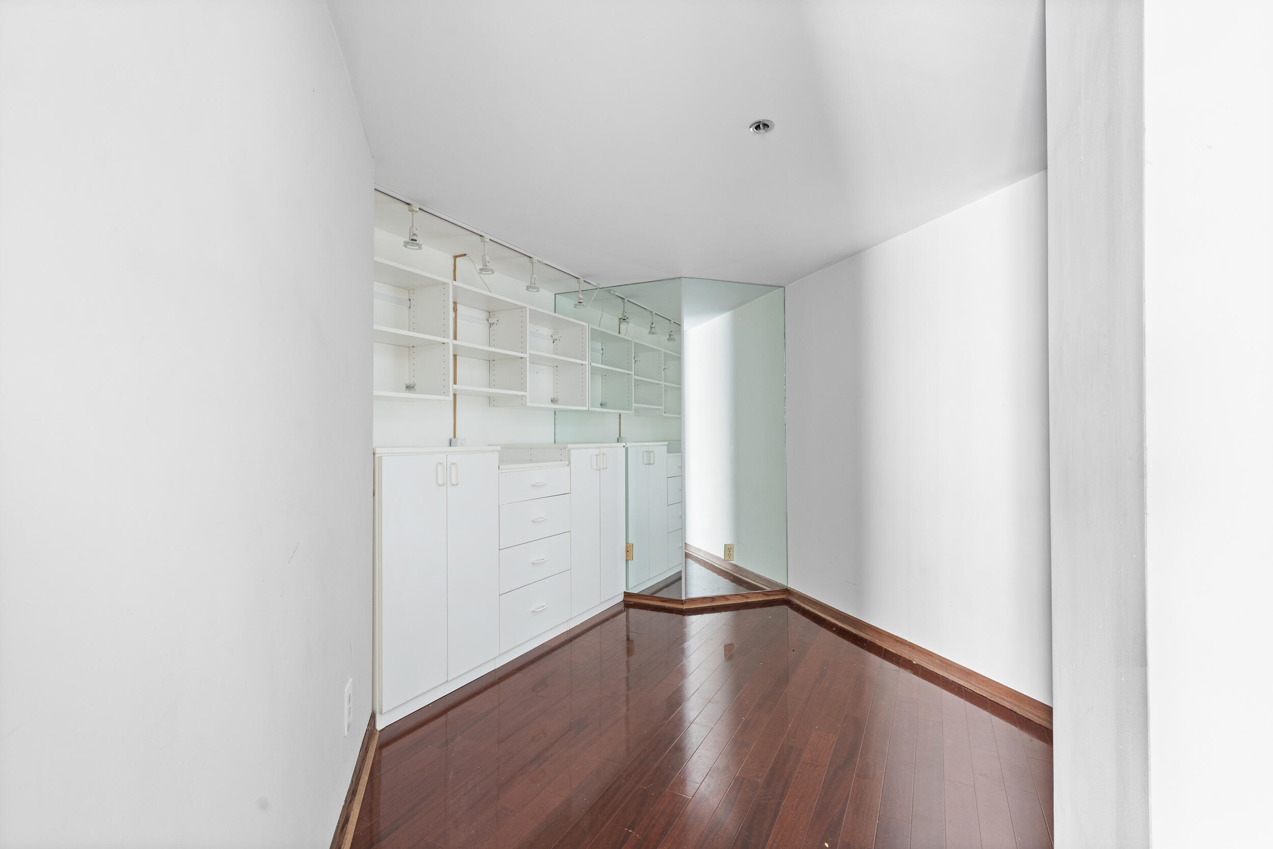 1633 North Prospect Avenue, Unit 3E Milwaukee, WI 53202 - Photo 8 of 22 Bedroom