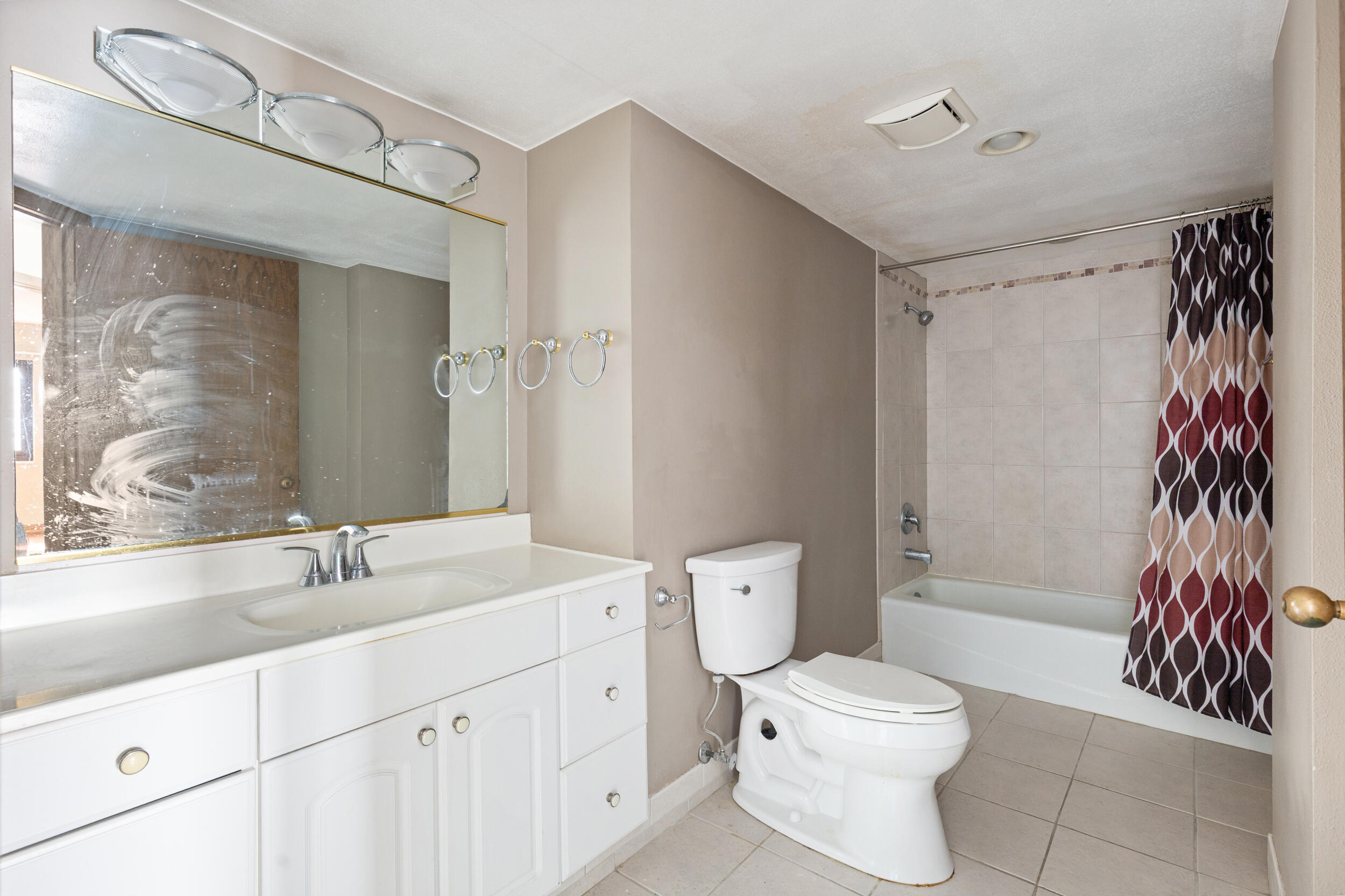 1633 North Prospect Avenue, Unit 3E Milwaukee, WI 53202 - Photo 9 of 22 Bathroom