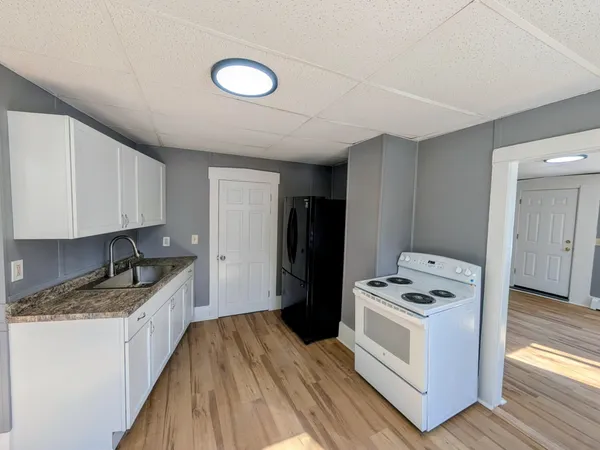 $1,150 | 13-15 Walnut Street, Unit 1, Claremont, NH 03743