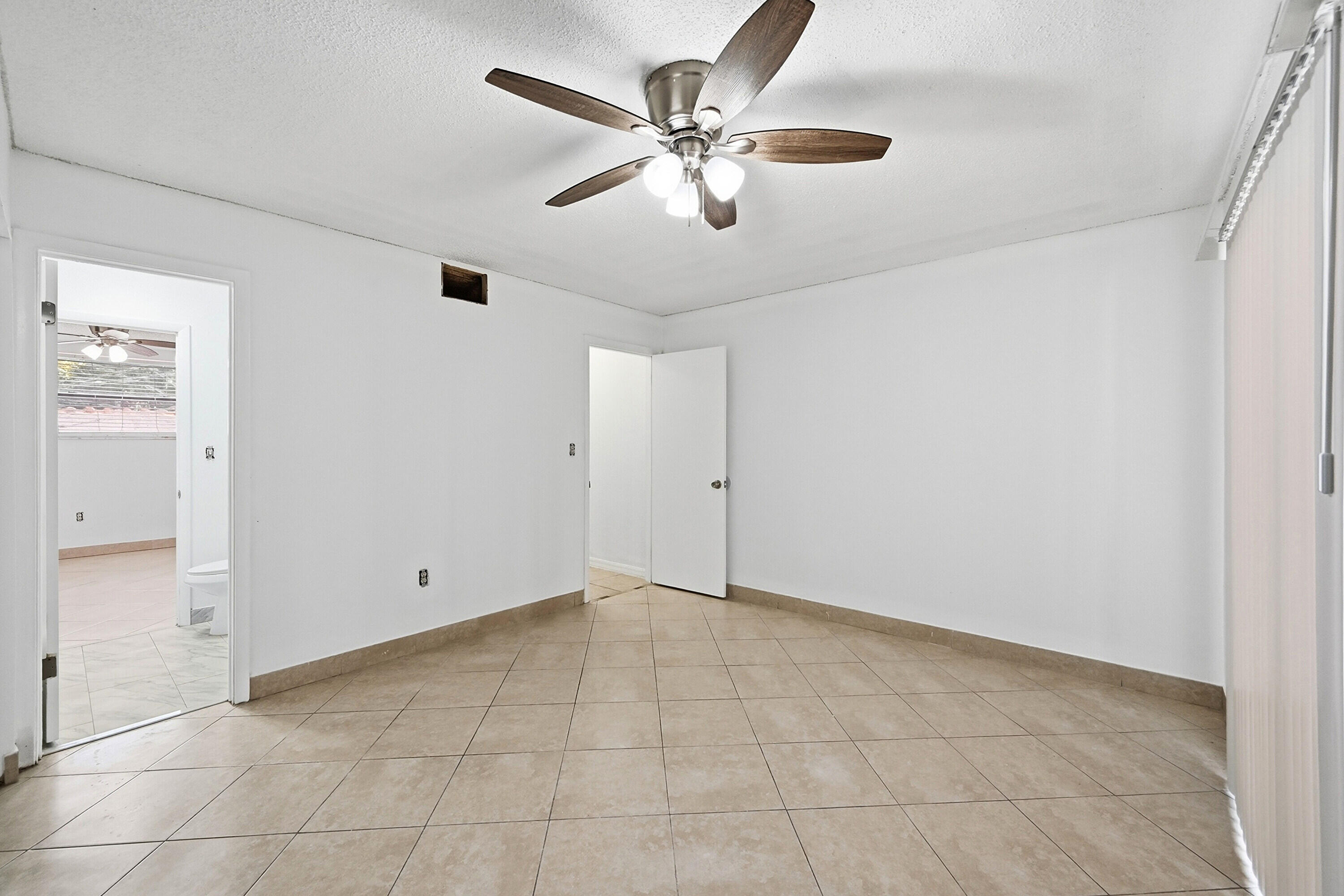 4012 Del Rio Way Sunrise, FL 33351 - Photo 33 of 64 33_stl_3479
