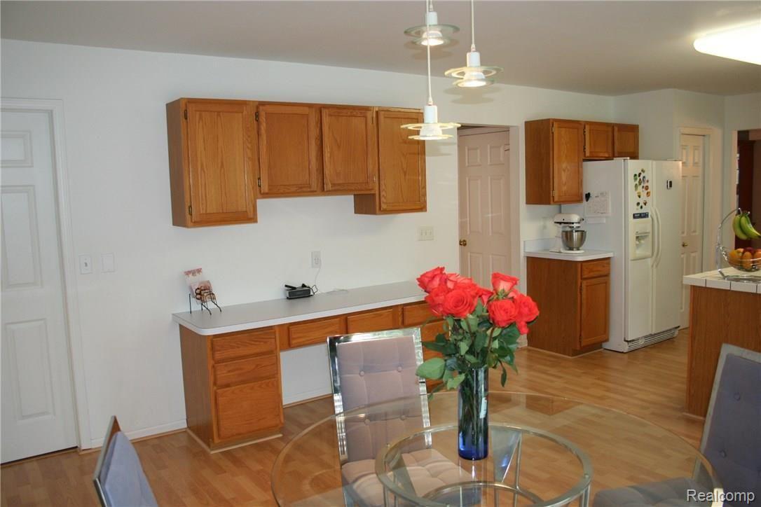 45262 Lothrop Road Canton, MI 48188 - Photo 20 of 50 Work station!