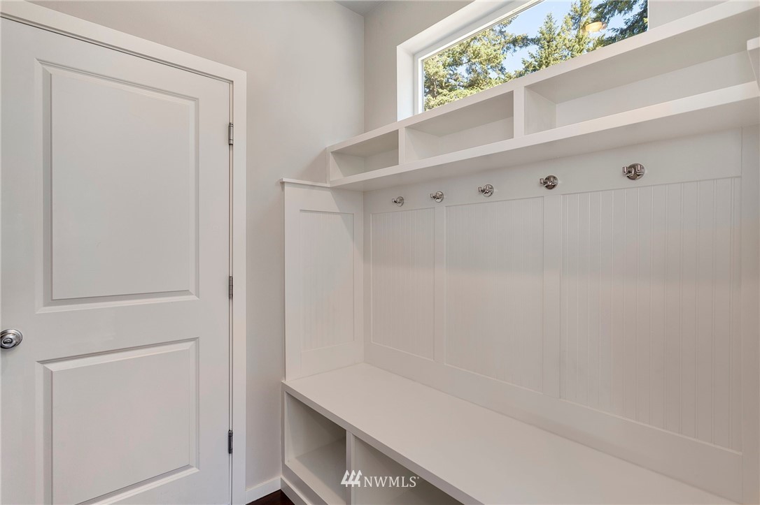 18504 115th Place Southeast Renton, WA 98055 - Photo 12 of 40 a bathroom with a bathtub