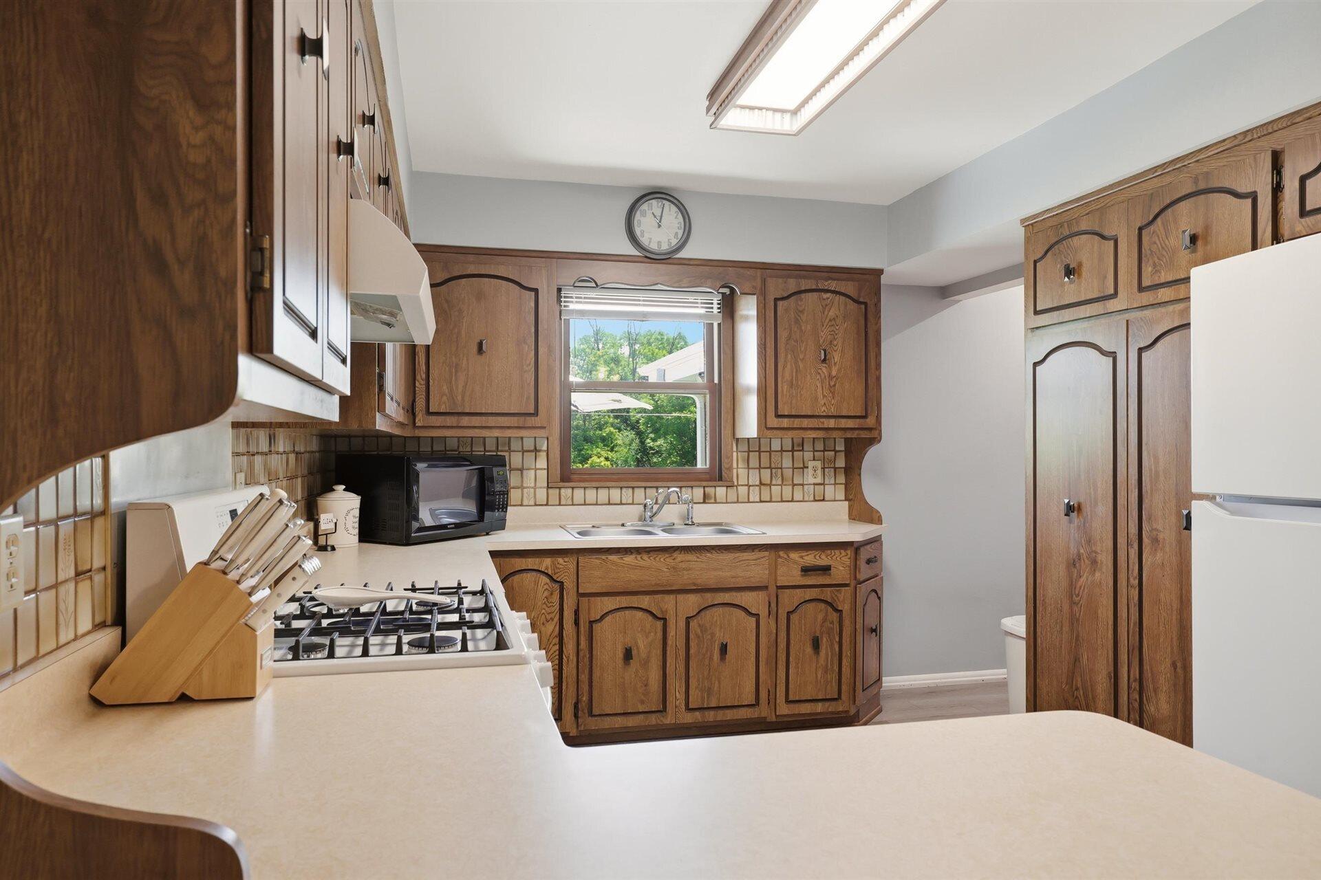 11610 West Sunnybrook Road Franklin, WI 53132 - Photo 12 of 34 Kitchen