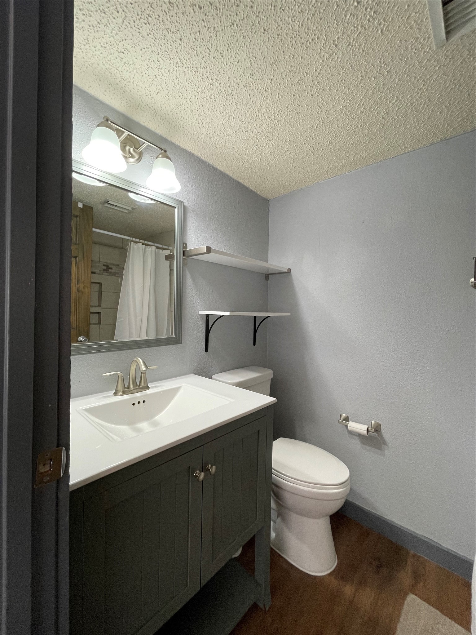 12900 Walden Road, Unit 216B Montgomery, TX 77356 - Photo 15 of 44 Secondary Bath