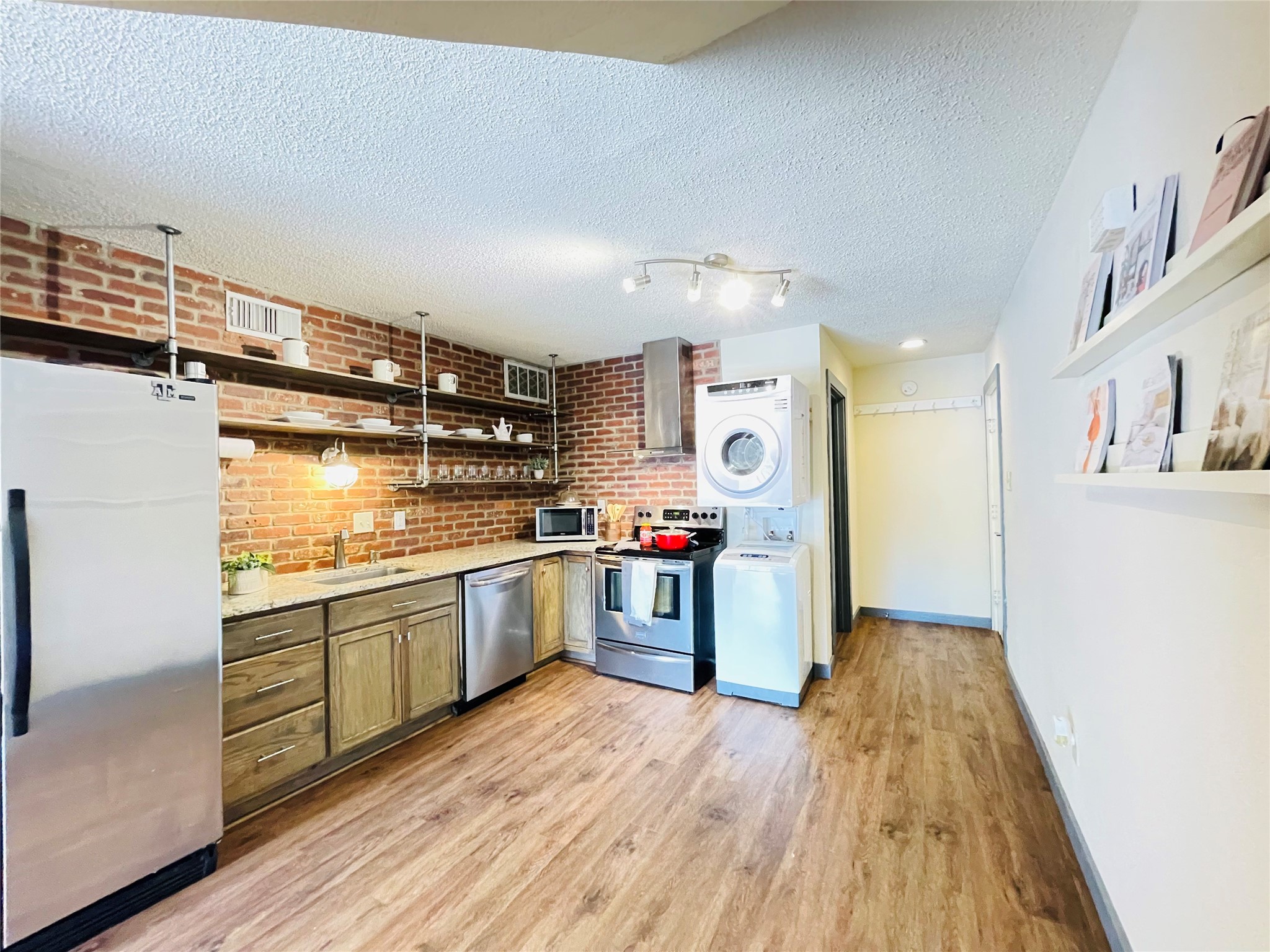 12900 Walden Road, Unit 216B Montgomery, TX 77356 - Photo 5 of 44 Refrigerator, Washer & Dryer Included