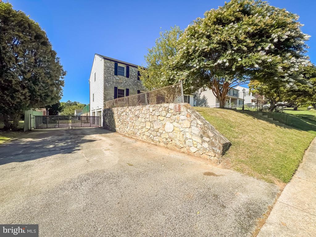 736 Timber Trail Lane Springfield, PA 19064 - Photo 3 of 47 Gallery Image 3