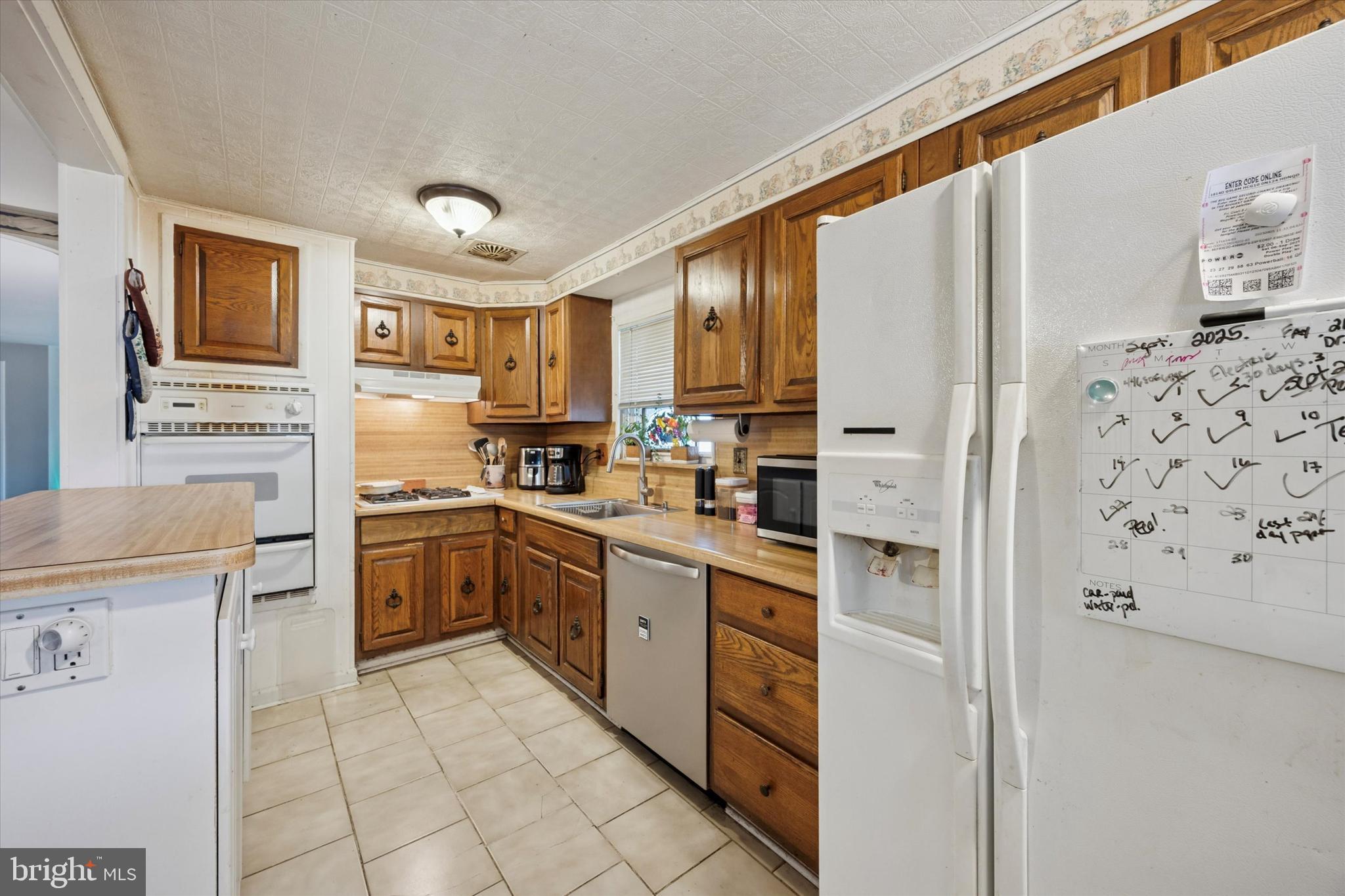 2831 Chase Road Philadelphia, PA 19152 - Photo 9 of 26 a kitchen with cabinets and appliances