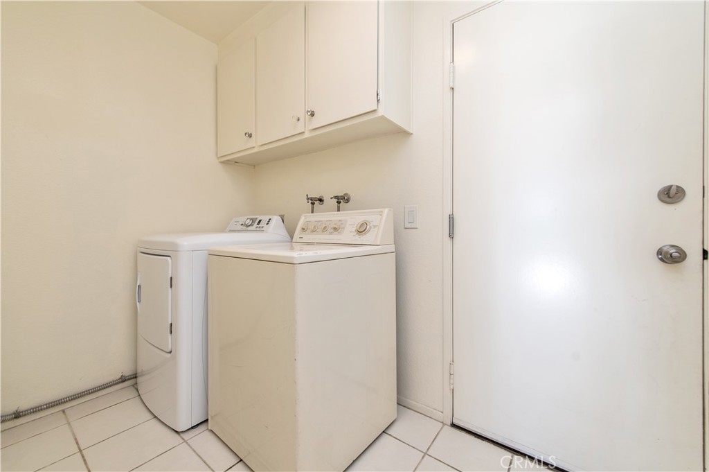 335 Stanford Court Irvine, CA 92612 - Photo 27 of 31 a utility room with dryer and washer