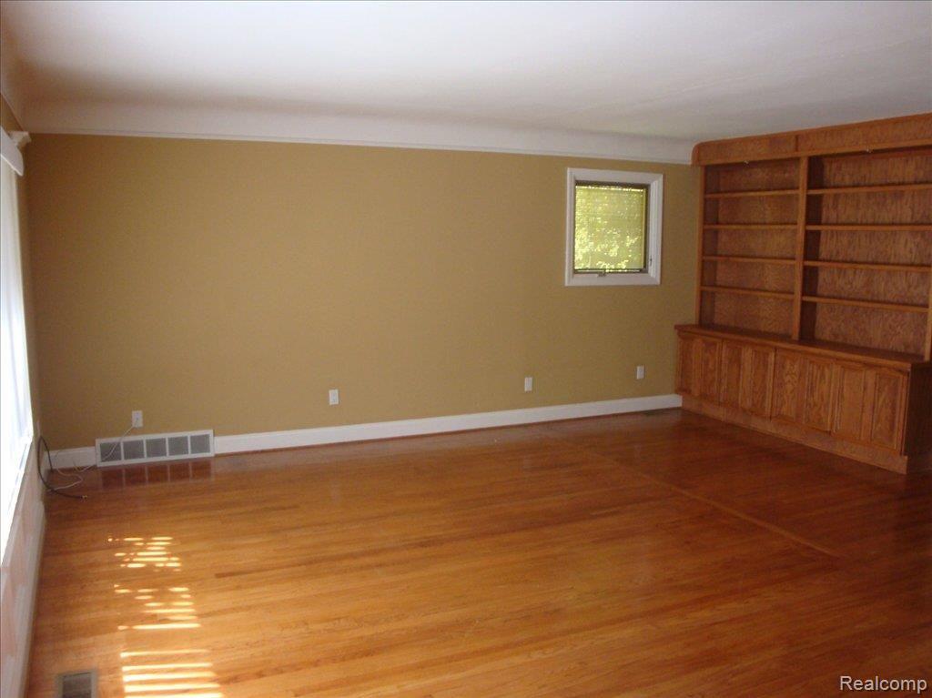 2625 Pembroke Road Birmingham, MI 48009 - Photo 7 of 8 Living