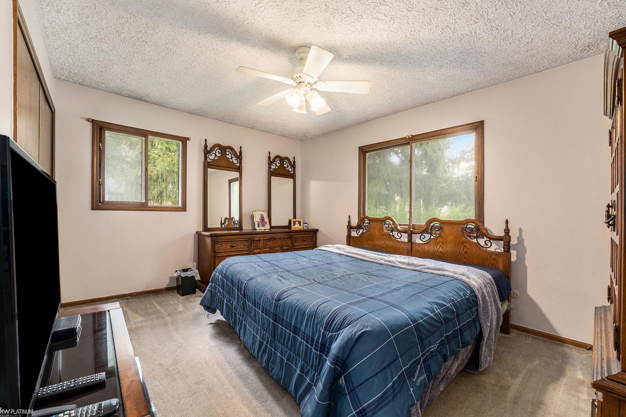 24585 Armada Ridge Road Armada, MI 48005 - Photo 9 of 29 50091502-8.JPG