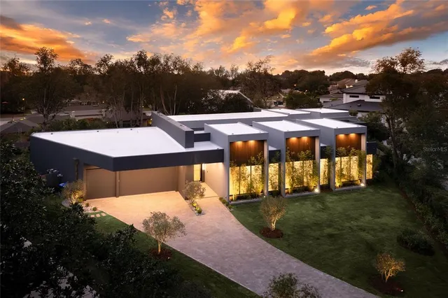 a view of a house with a yard