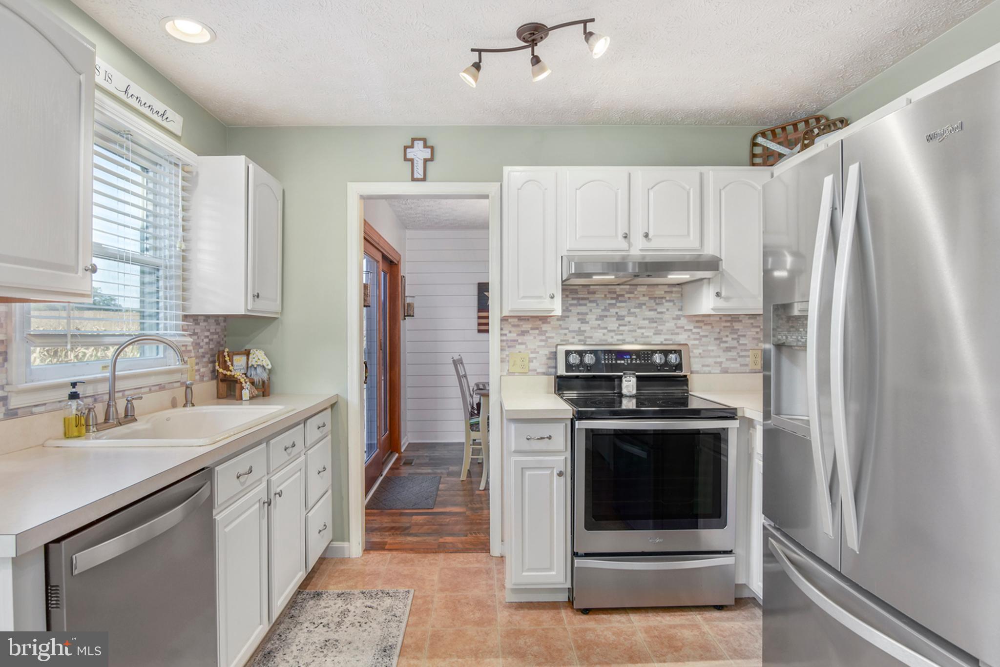 247 Rock Church Road Elkton, MD 21921 - Photo 13 of 31 Newer stainless steel appliances