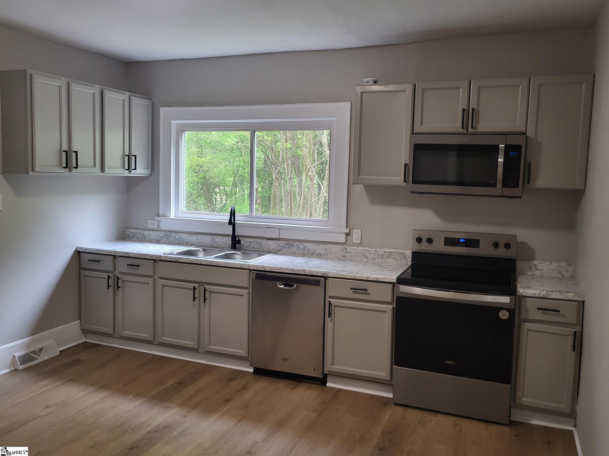 512 Spring Street Greenville, SC 29611 - Photo 4 of 14