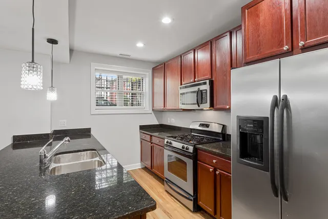 $1,800 | 7359 North Ashland Boulevard, Unit G, Chicago, IL 60626