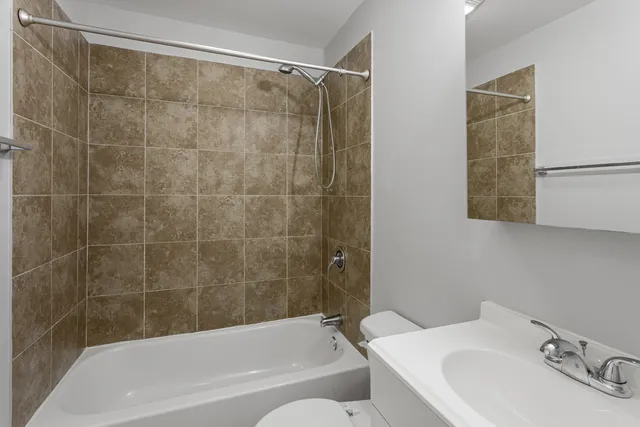 $1,800 | 7359 North Ashland Boulevard, Unit G, Chicago, IL 60626