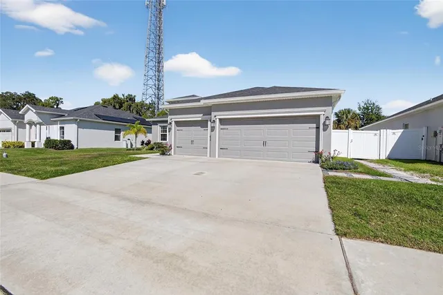 $435,000 | 6852 Mossy Oak Lane, Lakeland, FL 33810