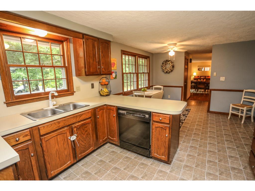 44 New Merrimack Road Bedford, NH 03110 - Photo 4 of 25