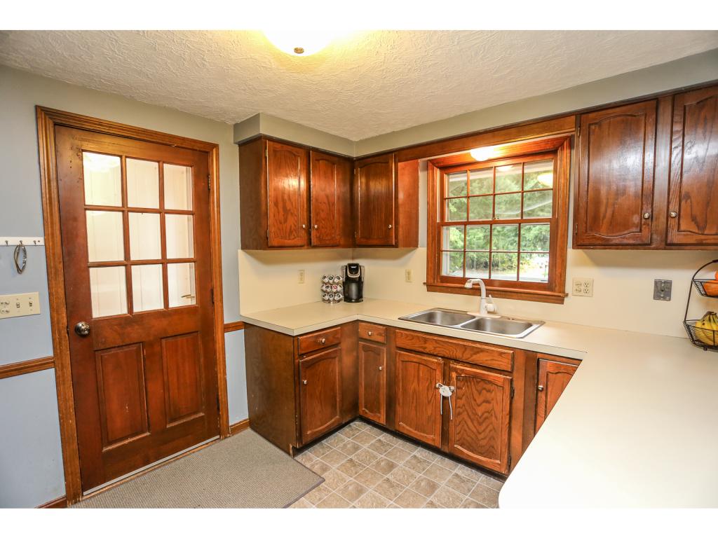 44 New Merrimack Road Bedford, NH 03110 - Photo 5 of 25