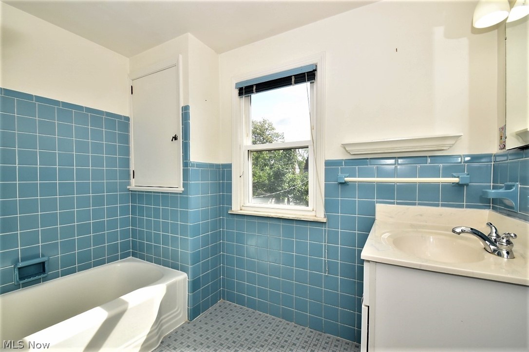 2407 Eardley Road Cleveland, OH 44118 - Photo 23 of 35 Gallery Image 23
