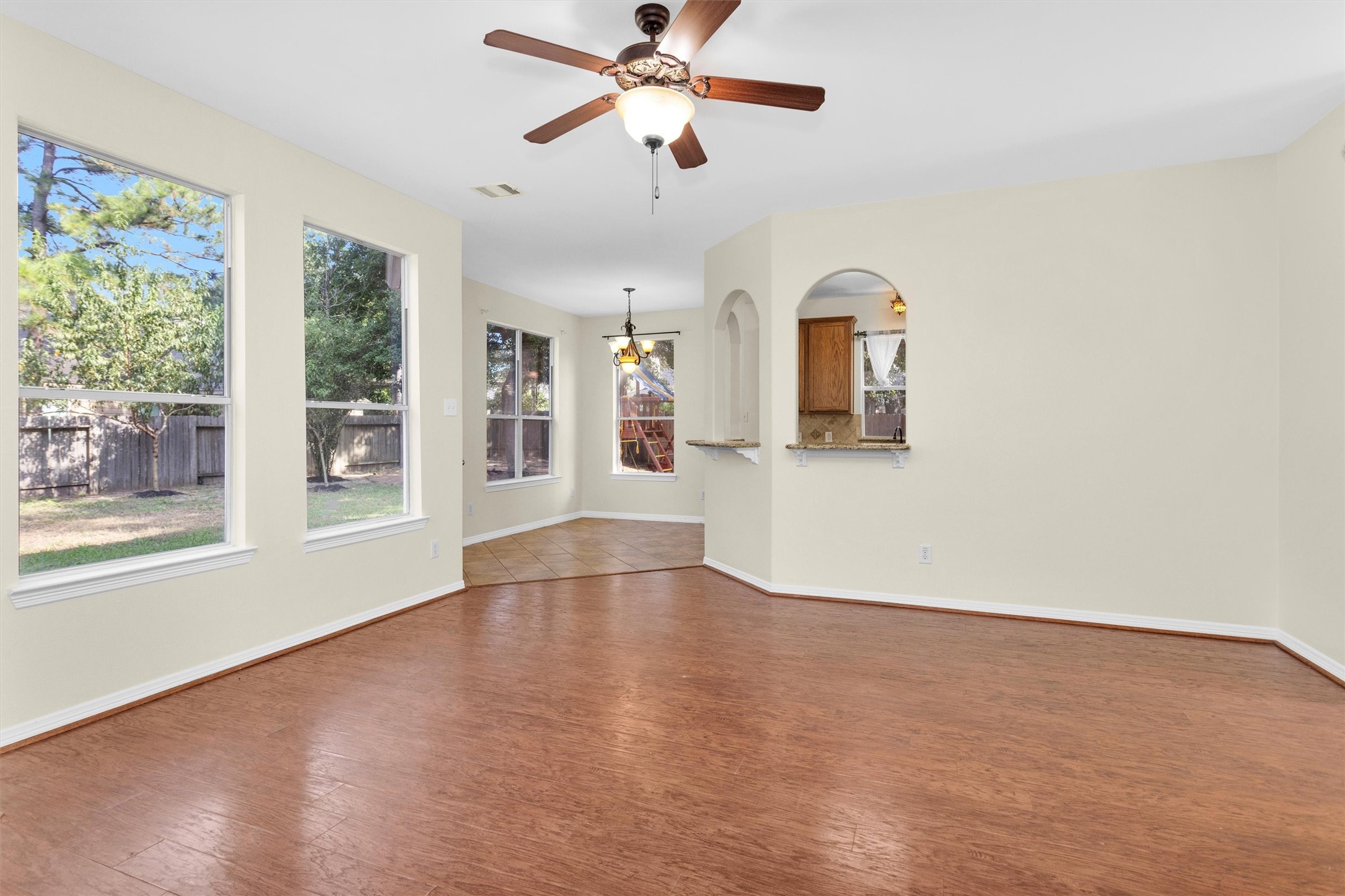 2 Lulach Circle Conroe, TX 77301 - Photo 14 of 30 Gallery Image 14