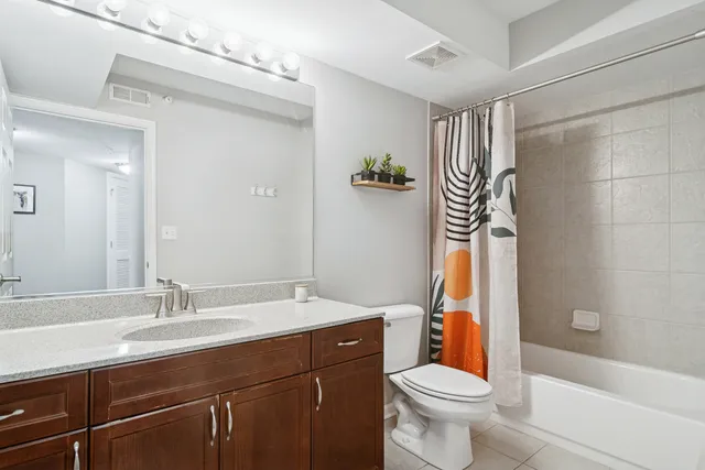 $375,000 | 390 Western Avenue, Unit 511, Des Plaines, IL 60016