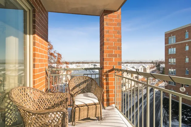 $375,000 | 390 Western Avenue, Unit 511, Des Plaines, IL 60016