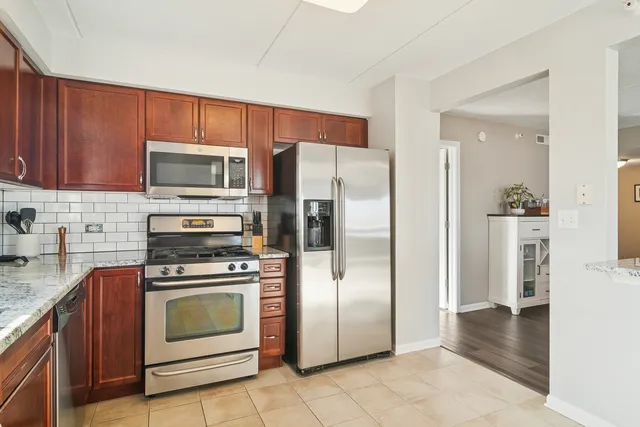 $375,000 | 390 Western Avenue, Unit 511, Des Plaines, IL 60016
