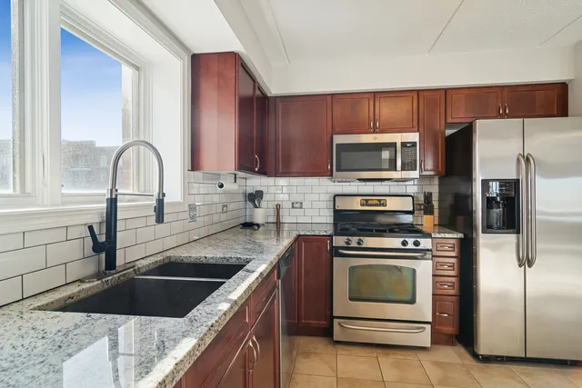 $375,000 | 390 Western Avenue, Unit 511, Des Plaines, IL 60016
