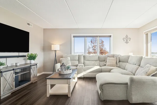 $375,000 | 390 Western Avenue, Unit 511, Des Plaines, IL 60016