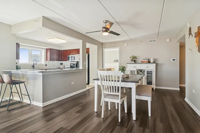 $375,000 | 390 Western Avenue, Unit 511, Des Plaines, IL 60016